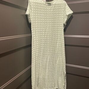 Crown & Ivy Green Sheath Midi Dress Short Sleeve Crew Neck